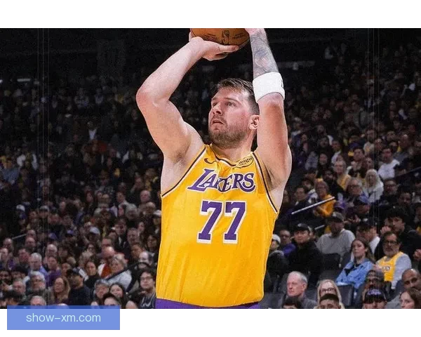 东契奇三节砍40分创湖人单赛季三分新纪录 里夫斯迎个人里程碑