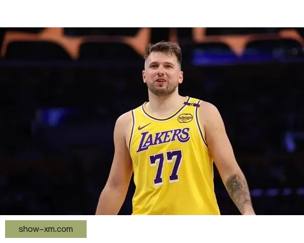 东契奇荣膺生涯第七次月最佳场均37+8+7表现出色 获防守提名 东契奇荣膺生涯第七次月最佳场均37+8+7表现出色 获防守提名