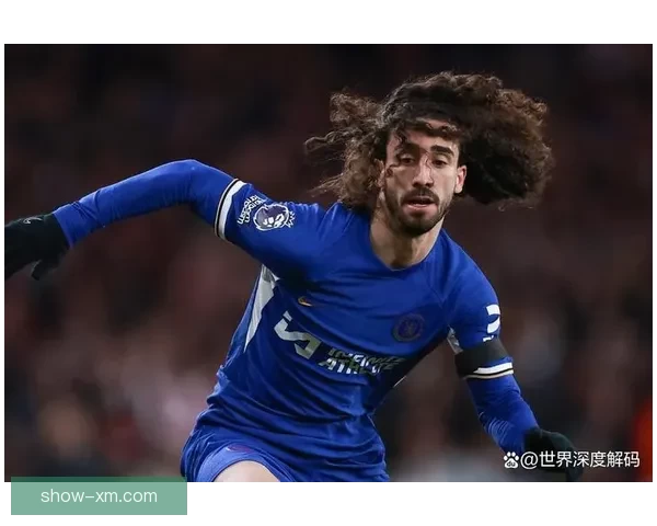 费尔南德斯禁赛在身仍与库库雷利亚轻松交谈气氛融洽 费尔南德斯禁赛在身仍与库库雷利亚轻松交谈气氛融洽